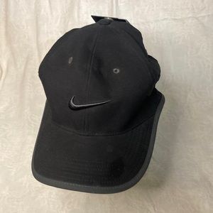 Black nikegolf hat. Solvay nike cap style 639683 NWT